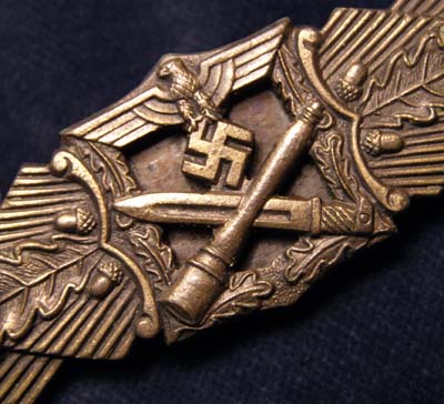 Bronze Close Combat  Clasp | 1945 Veteran Acquired  