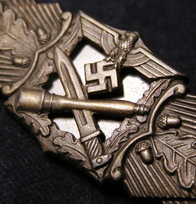 Bronze Close Combat  Clasp. 1945 Veteran Acquired  