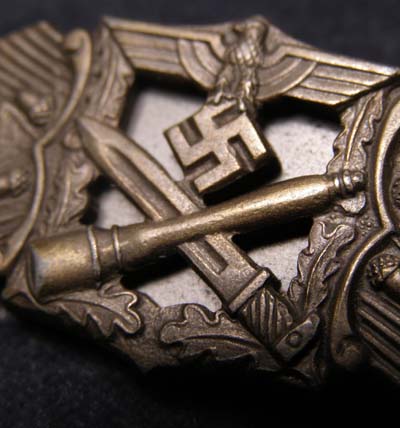 Bronze Close Combat  Clasp. 1945 Veteran Acquired  