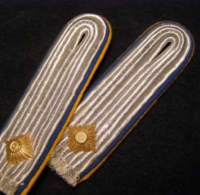 WW2 Luftwaffe Epaulettes. Flight Reserve Oberleutnant . Matched Pair.