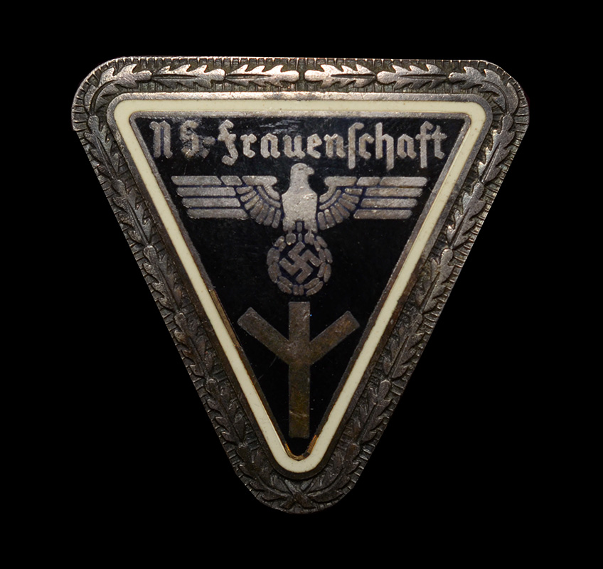 NSDAP Kreisfrauenschaftleiterin Enamel Membership Badge
